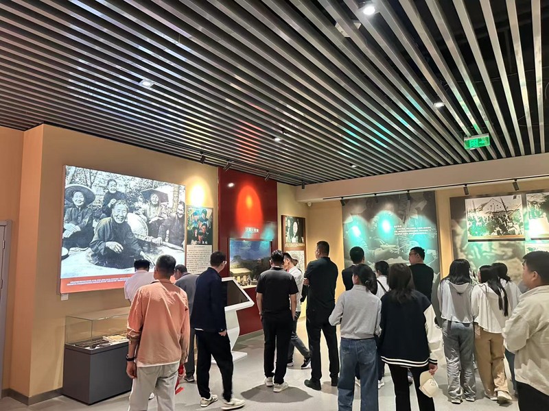 乘風(fēng)破浪迎挑戰(zhàn)，凝心聚力創(chuàng)輝煌